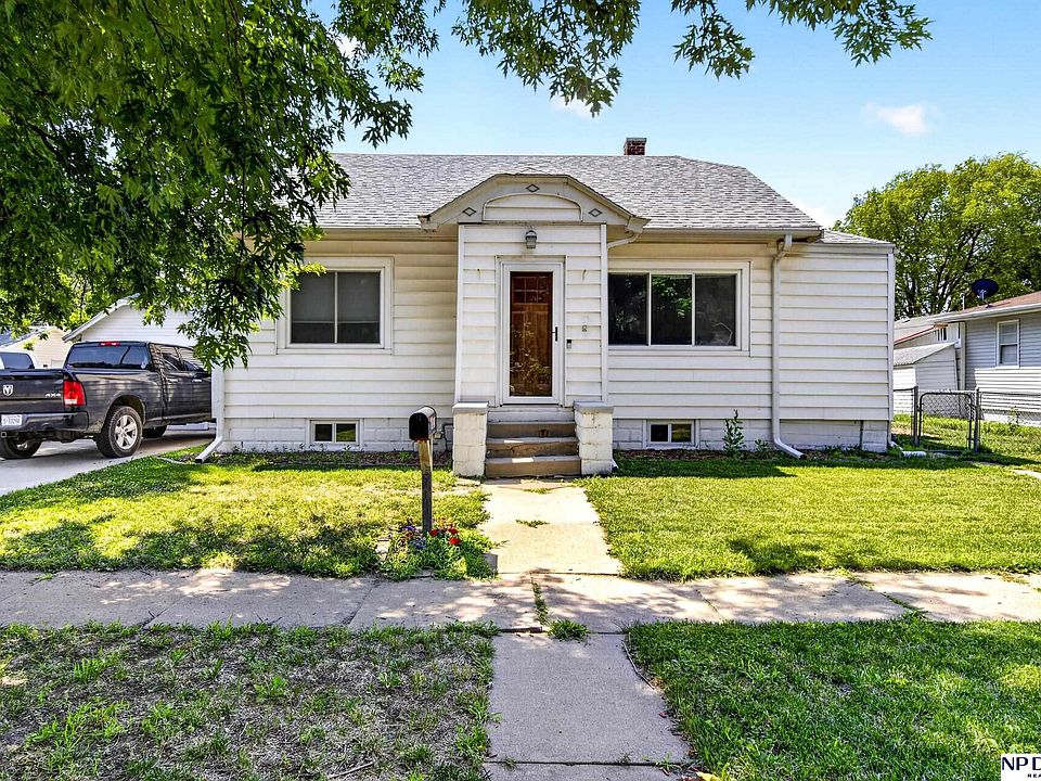1st image of 1025 E 1st St