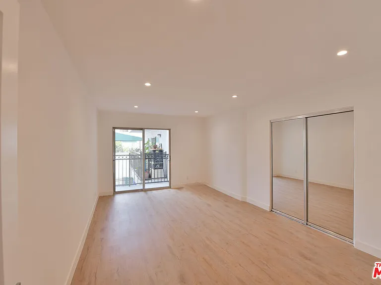 136 S Palm Dr #203 — Photo 7