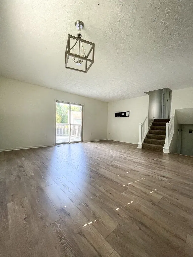 4 bed, 1.5 bath, 1424 sqft, $2,800 — Photo 4