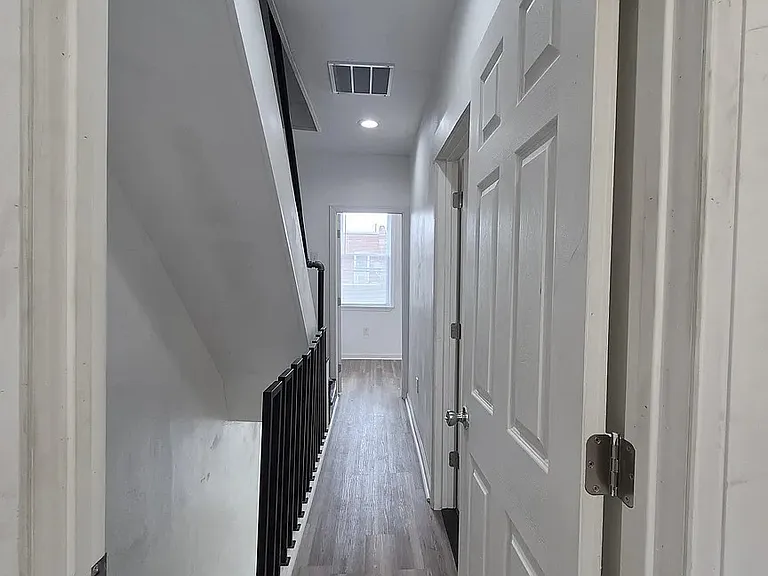 4031 Cambridge St — Photo 12