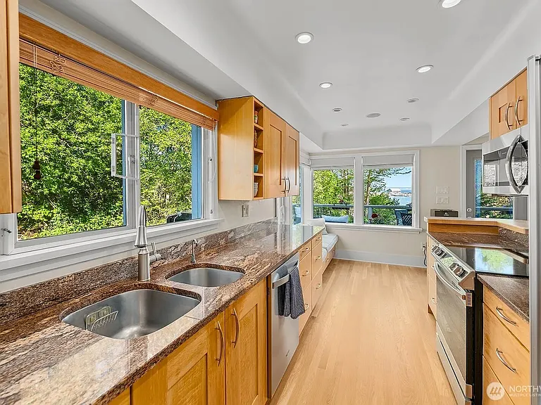 33 N Bay Ln — Photo 10