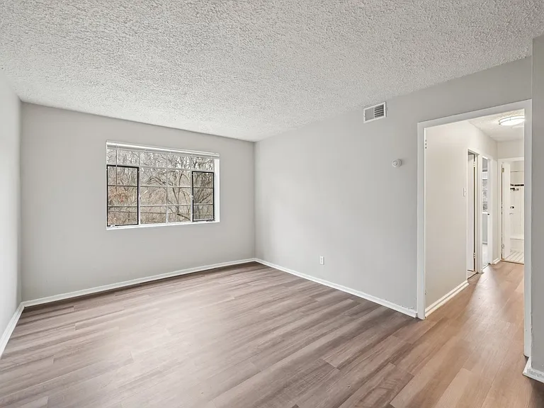 Clifton Woods Apartments — Photo 61