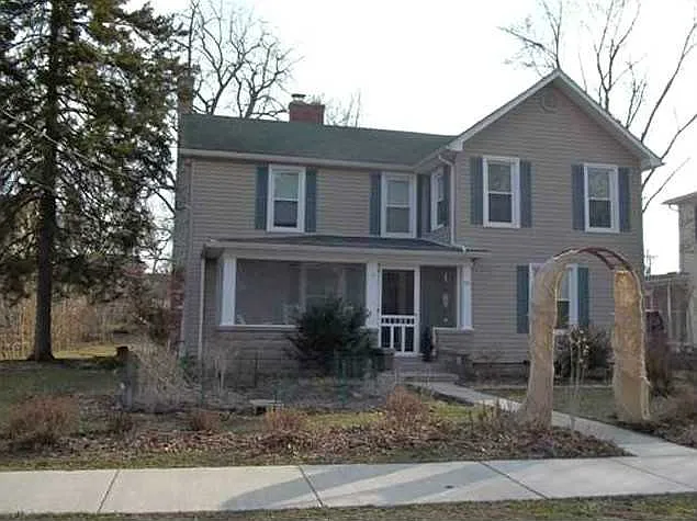 211 Clay St photo 1
