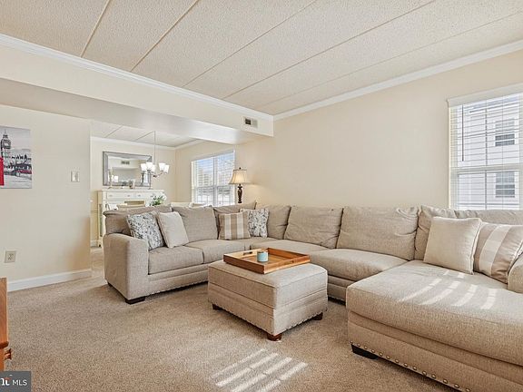 4th image of 322 Fountain Farm Ln