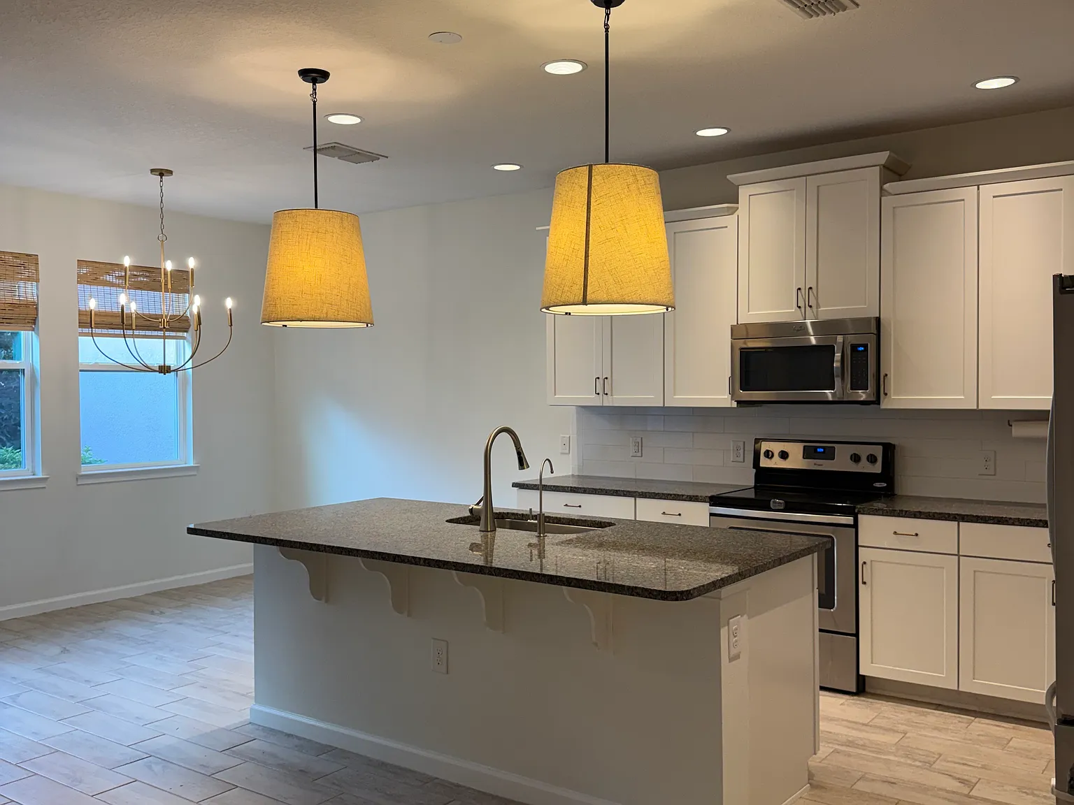 3 bed, 2.5 bath, 1901 sqft, $3,190 — Photo 3