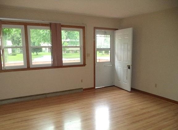 3rd image of 411 W Washington St