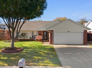 205 N Ramblin Oaks Dr, Moore, OK 73160