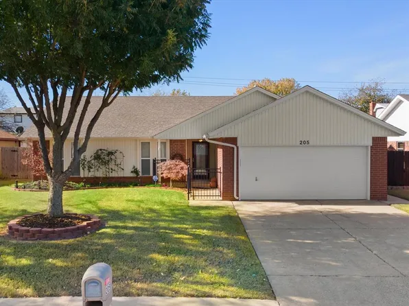 205 N Ramblin Oaks Dr, Moore, OK 73160