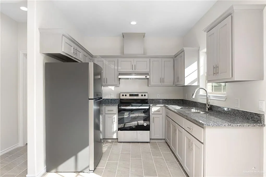 3 bed, 2.0 bath, 1250 sqft, $1,225 — Photo 2