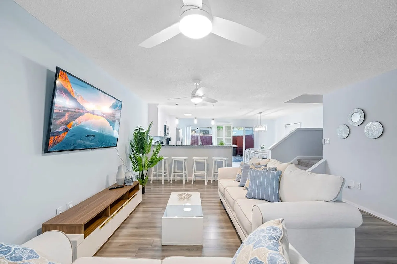 3 bed, 2.0 bath, 1593 sqft, $3,872 — Photo 1