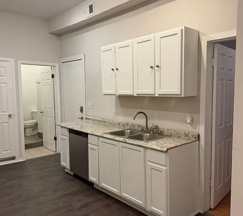 3215 W Cermak Rd #3R