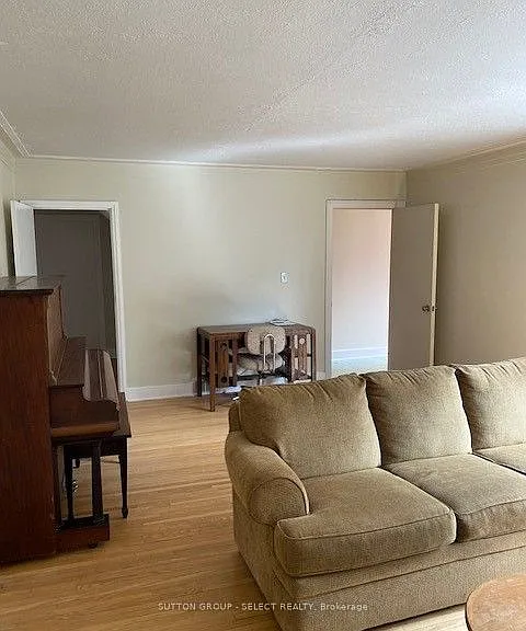372 Cedar Ave — Photo 9