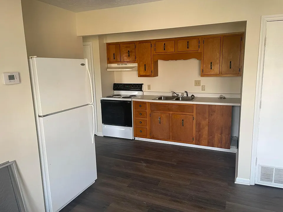 203 Whitney Ave #4