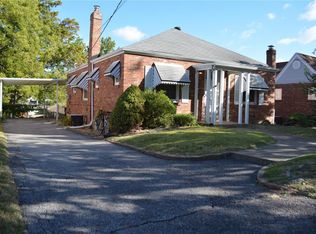 6003 Heege Rd, Saint Louis, MO 63123