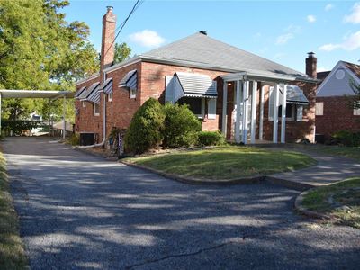 6003 Heege Rd, Saint Louis, MO, 63123
