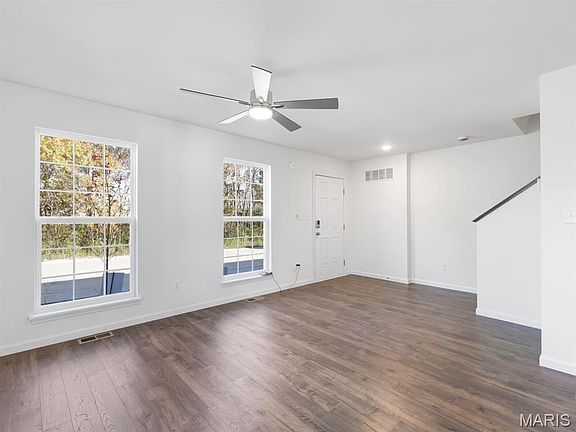 5th image of 425 Sunset Hollow Dr