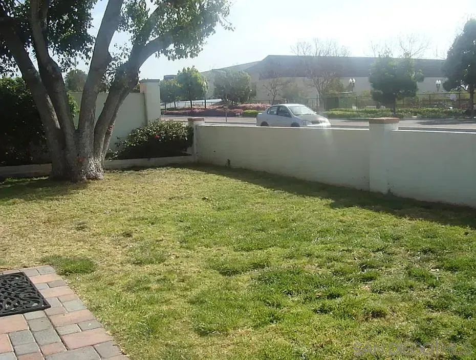 3 bed, 2.0 bath, 1072 sqft, $4,999 — Photo 3