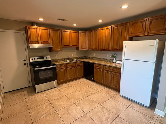 3rd image of 6215 Loveland St