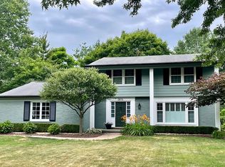 2876 Courville Dr, Bloomfield Hills, MI 48302