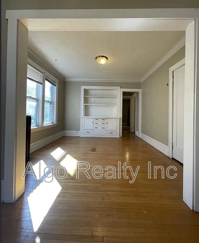 2 bed, 1.0 bath, 900 sqft, $1,495 — Photo 2