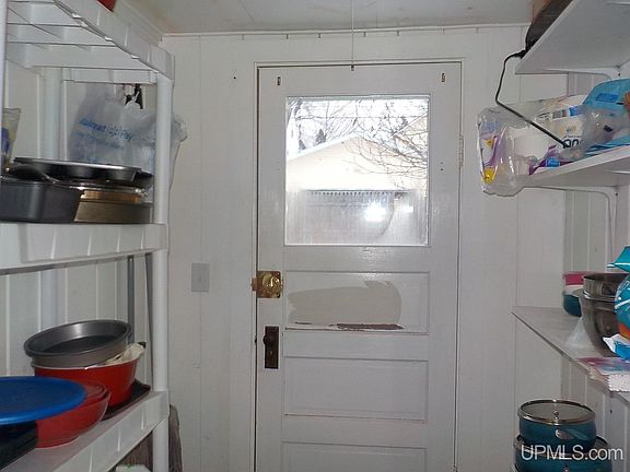 4th image of 827 E C St