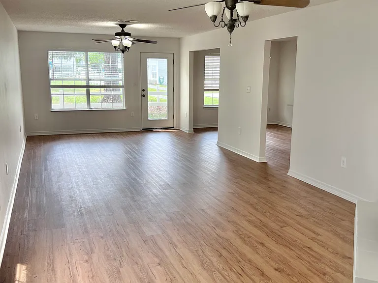 271 Twin Lakes Ln — Photo 9