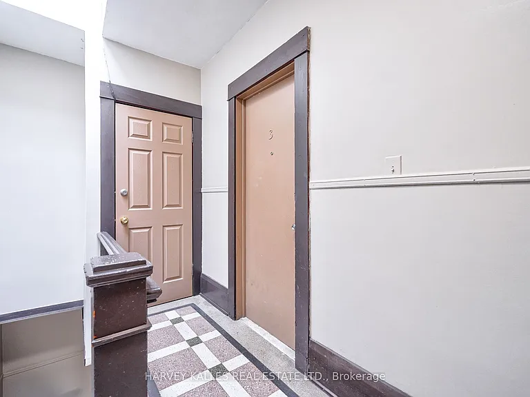 1074 Saint Clair Ave W #4 — Photo 10