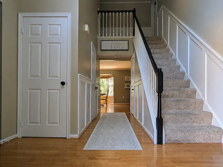 2334 Putnam Ln — Photo 2