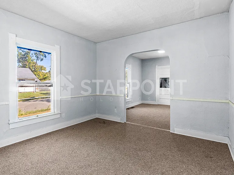 1504 Halford St — Photo 8