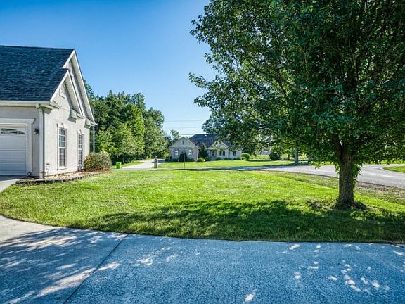 3rd image of 550 Iron Wood Cir