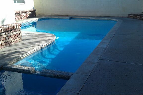 Pool & Jacuzzi