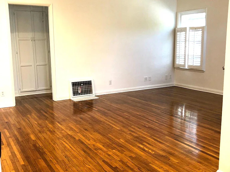 3927 Walgrove Ave — Photo 3