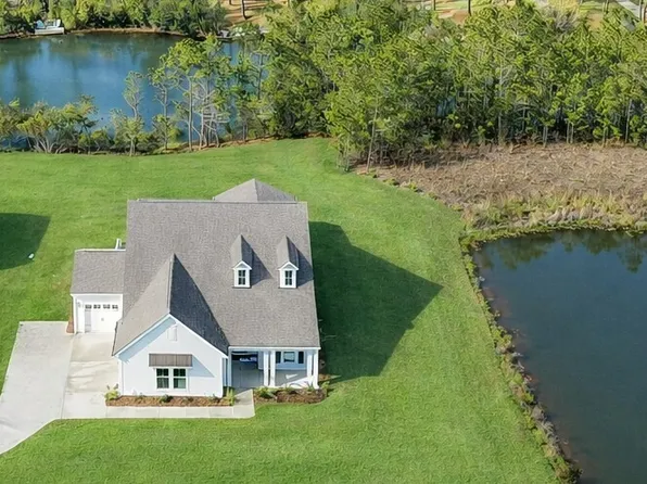 289 Heron Creek Dr, Richmond Hill, GA 31324