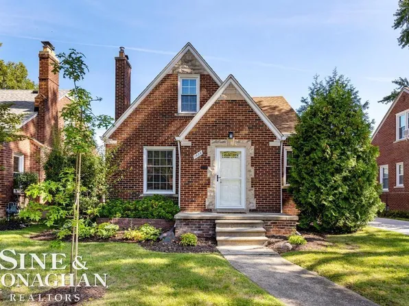 1836 Stanhope St, Grosse Pointe Woods, MI 48236