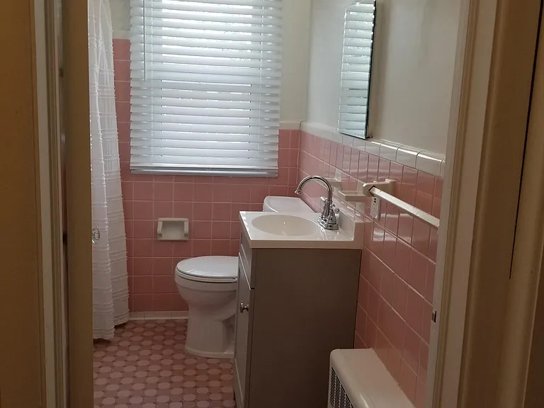 324 E 3rd St #3 — Photo 17