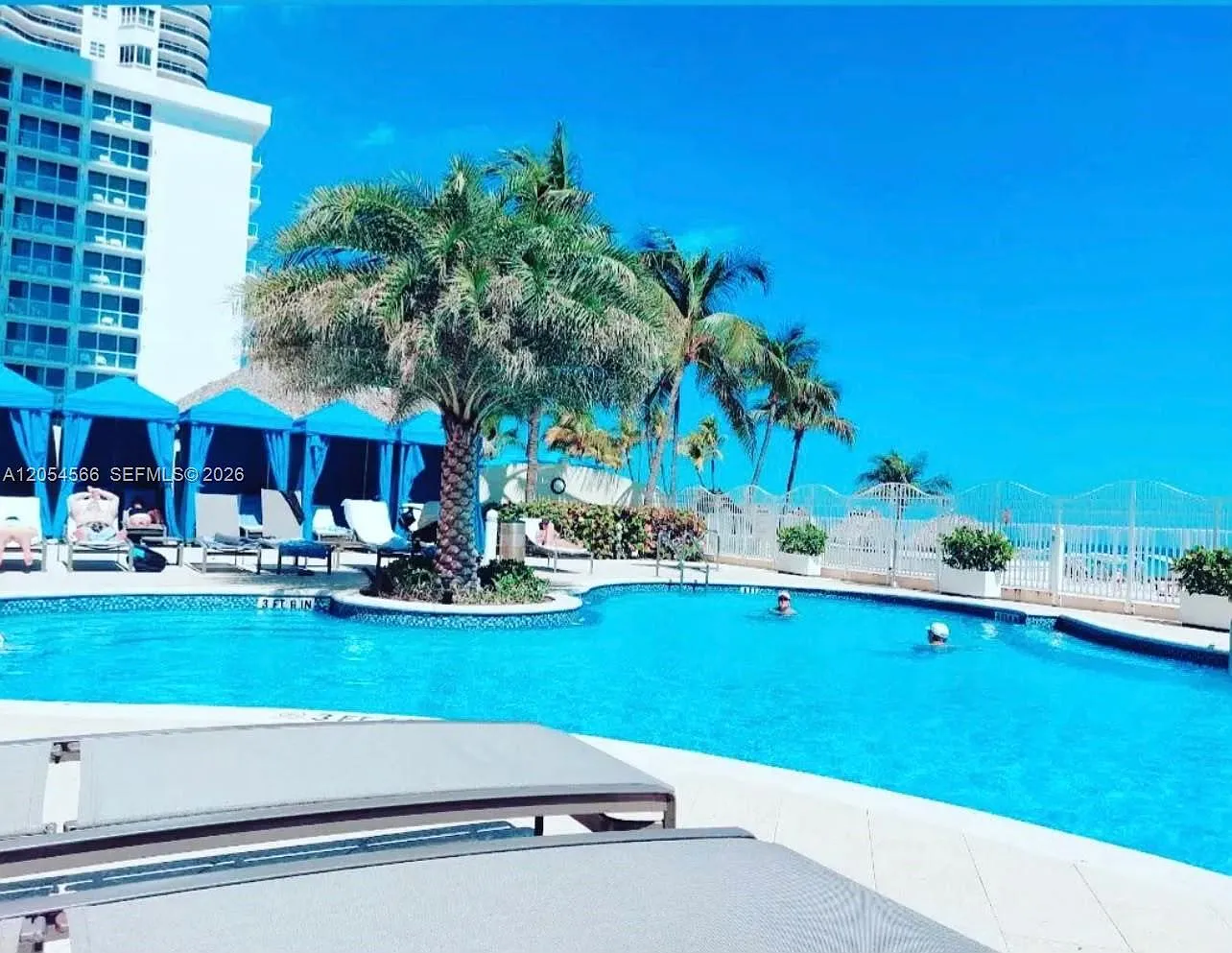 La Perla Condo — Photo 2