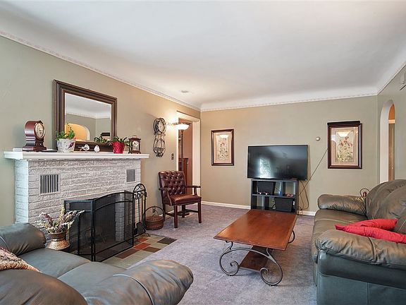 2nd image of 848 Woodbine Blvd