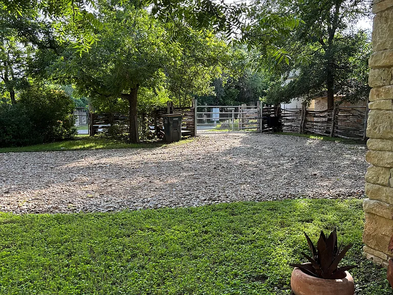 2113 Wood Acre Ln — Photo 15