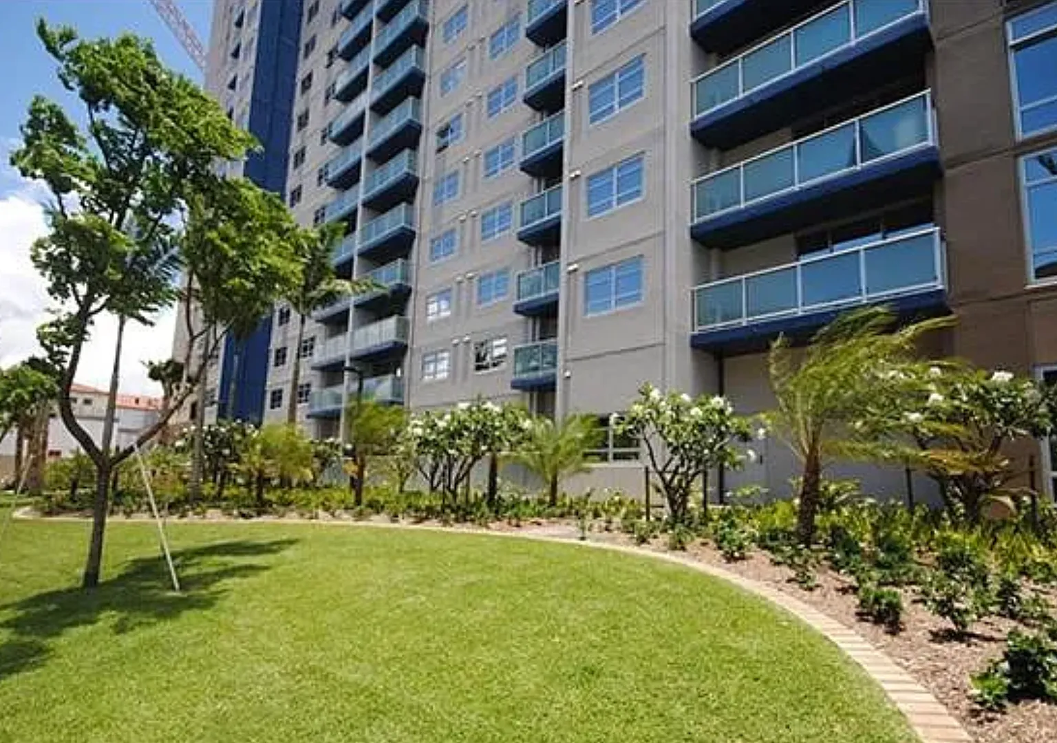 Studio with assigned parking in the heart of vibrant Kakaako! — Photo 3