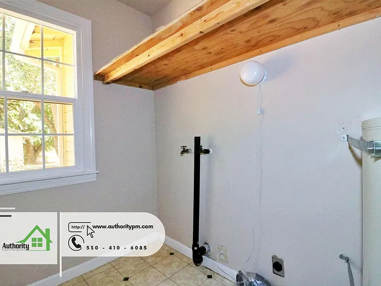5401 Rosswood Ln — Photo 15