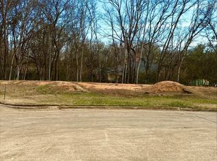 912 Holly Hill Ln, Mt Pleasant, TX 75455