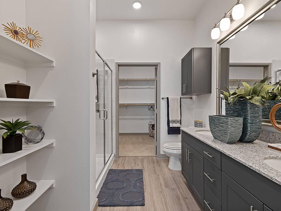 2nd image of 1001 Maple Ave #1011