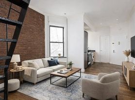 145 E 26th St