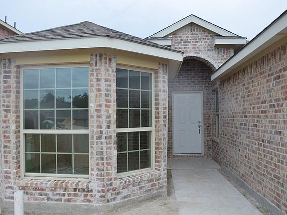 2nd image of 922 Westfield Dr
