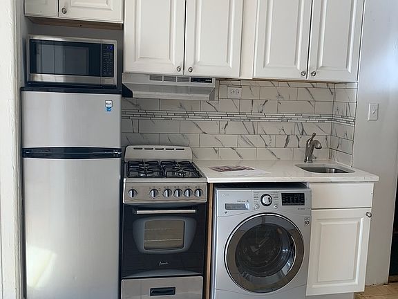 2nd image of 17 Saint Marks Pl #7AA