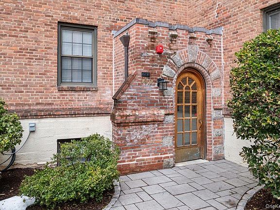 2nd image of 190 Garth Road #3R