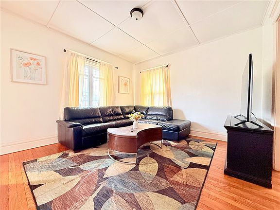 5th image of 948 Monroe Ave