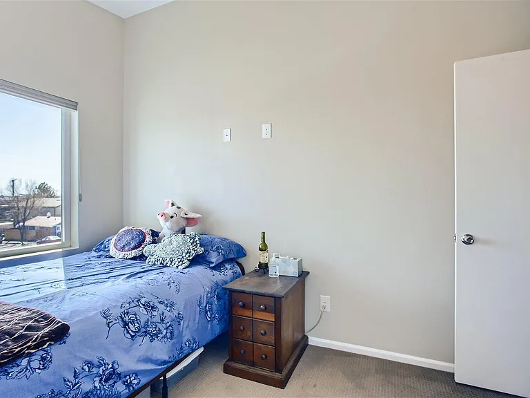 1195 S Mariposa St — Photo 13