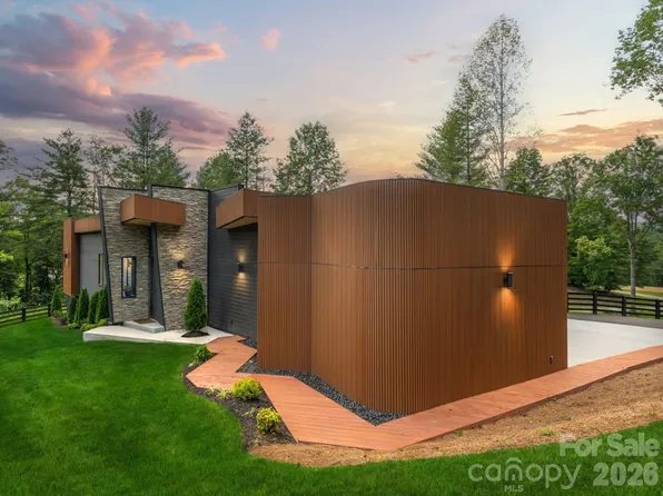 78 Manchester Way, Mills River, NC 28759