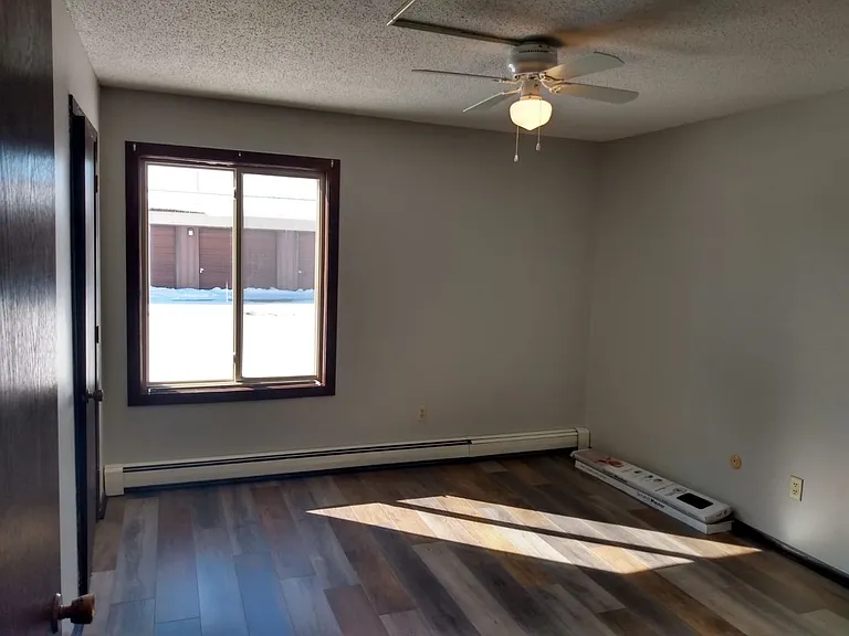 419 & 427 Bryant Ave NW — Photo 7